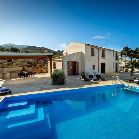 Castellammare Del Golfo Sleeps 12 Pool Wifi Villa Scopello (Sicily)