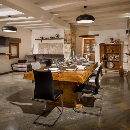 Castellammare Del Golfo Sleeps 12 Pool Wifi